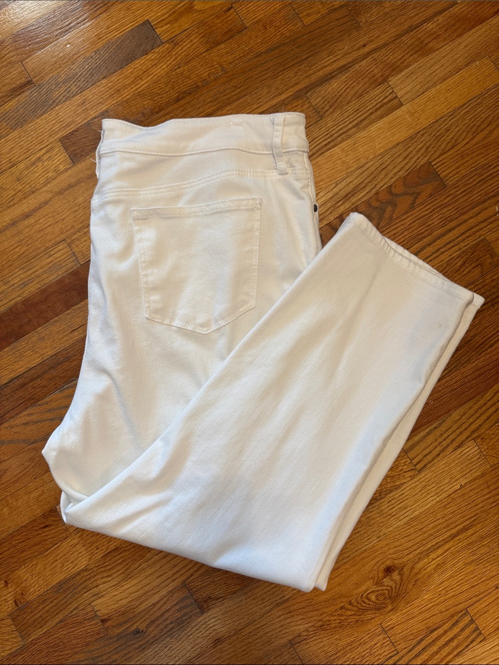 Chico's White So Slimming Girlfriend Slim Leg Crop, Chico’s Sz 4, US Sz 16